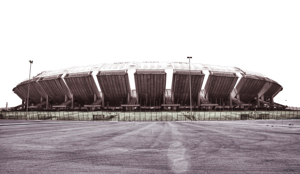 Estadio de futbol iluminado durante un partido del Mundial 2026