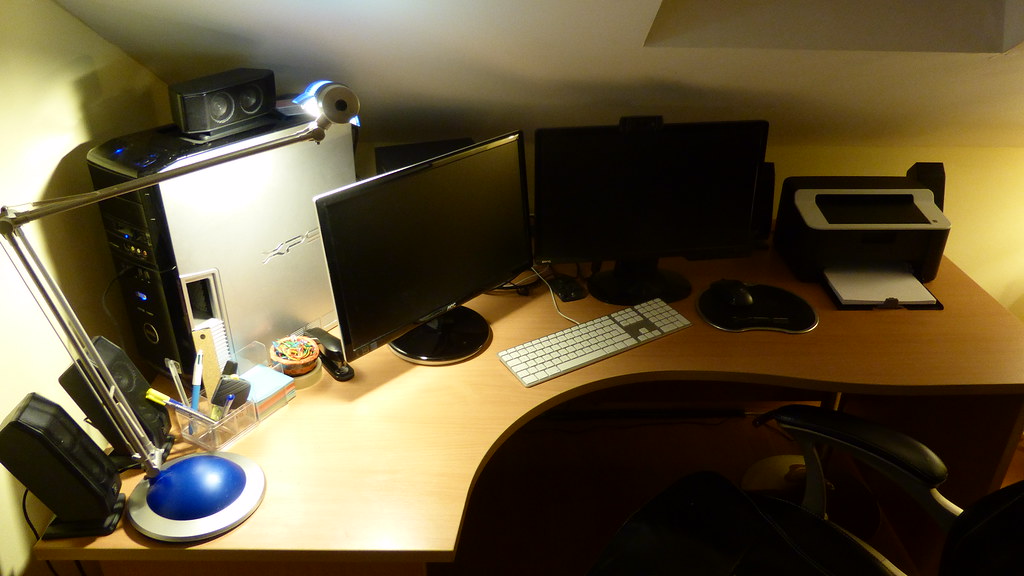 Espacio de trabajo en casa que ilustra el home office del 30 de junio en CDMX