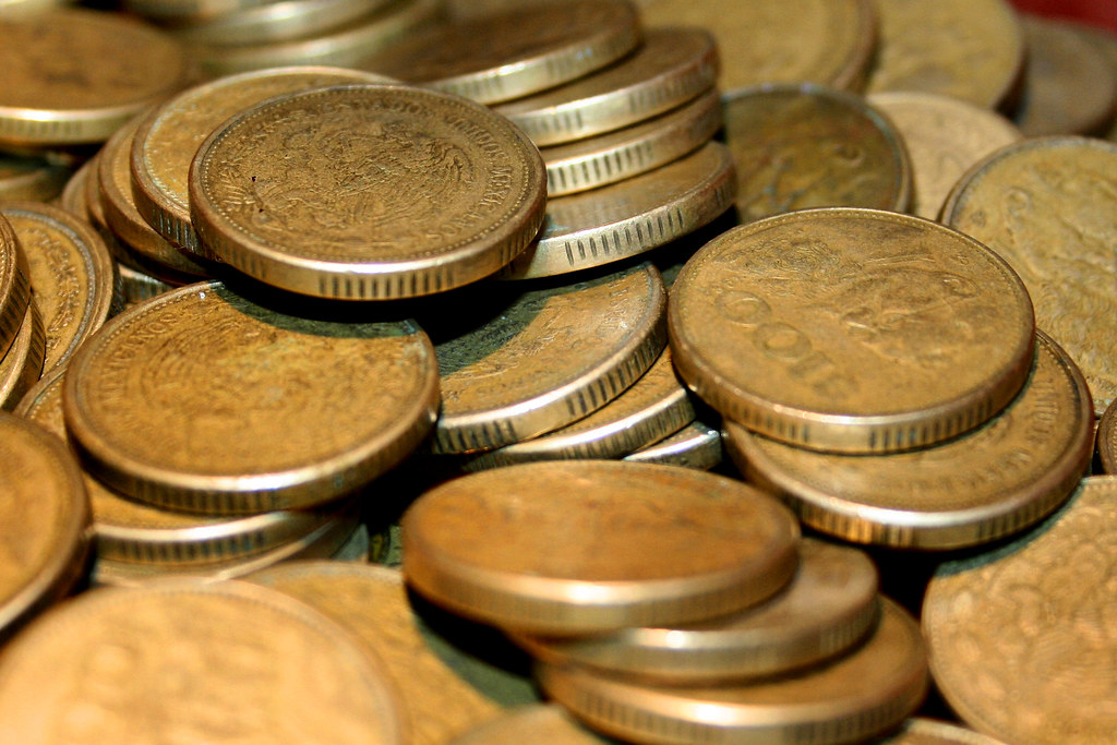 Billetes y monedas de pesos mexicanos