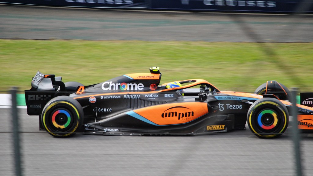 Lando Norris al volante de su McLaren de Fórmula 1