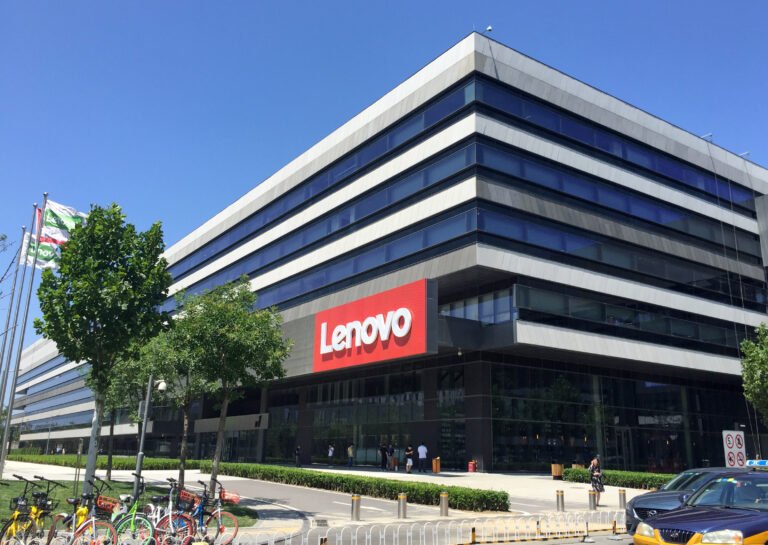 Lenovo ThinkBook Plus Gen 7 Auto Twist: la laptop con pantalla motorizada que te sigue por la habitación