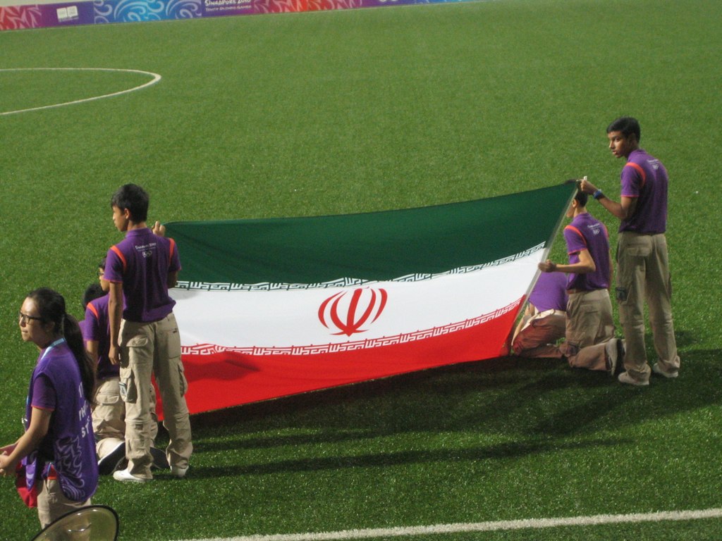 Bandera de Irán ondeando