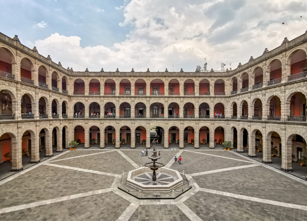 Patio central del Palacio Nacional, recinto donde se desarrolló el encuentro diplomático