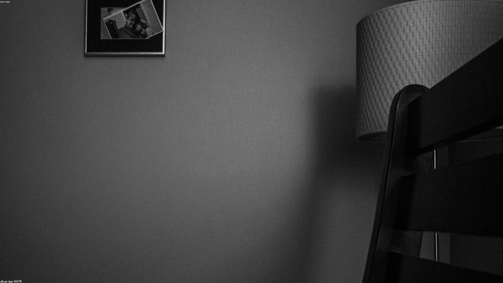 Persona durmiendo plácidamente aplicando la regla 10-3-2-1