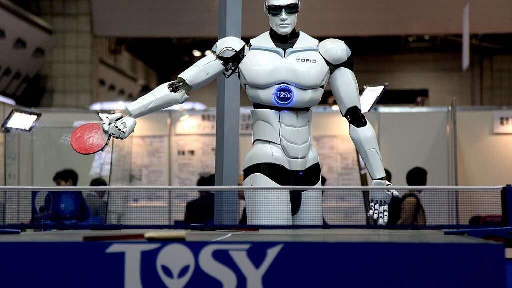 Robot humanoide que representa el avance de la inteligencia artificial