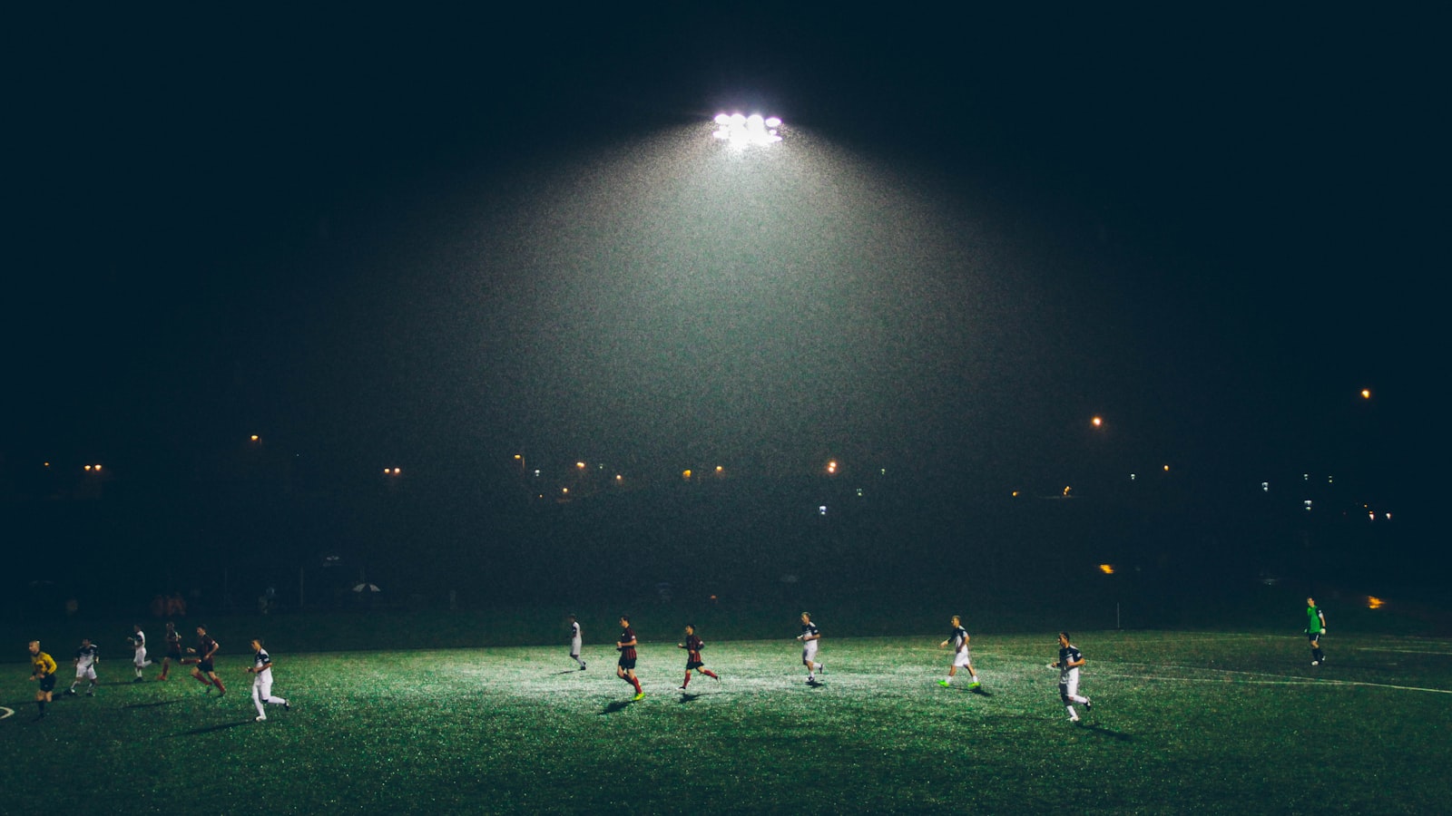 Estadio de futbol iluminado durante un partido del Mundial 2026