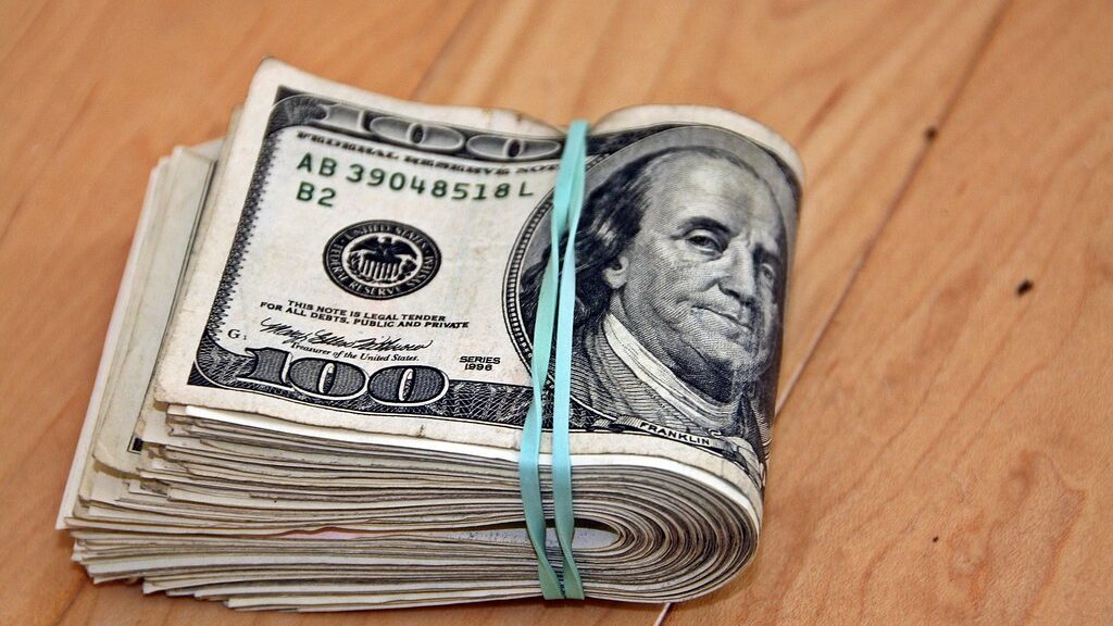 Fajo de billetes de dolar estadounidense
