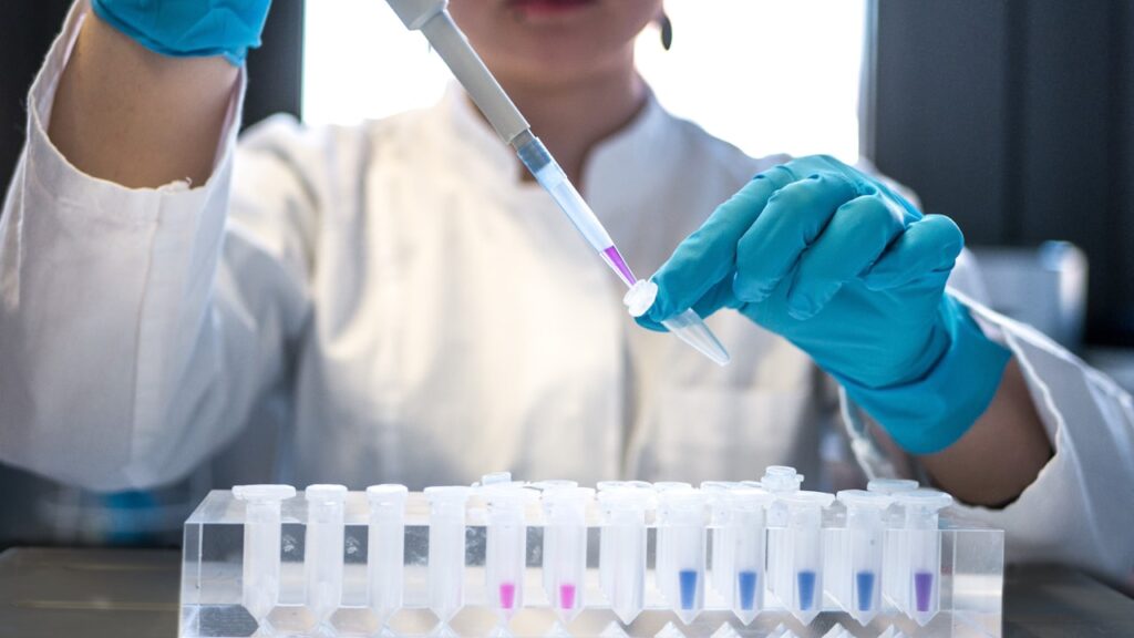 Investigación de vacunas de ARN mensajero en laboratorio