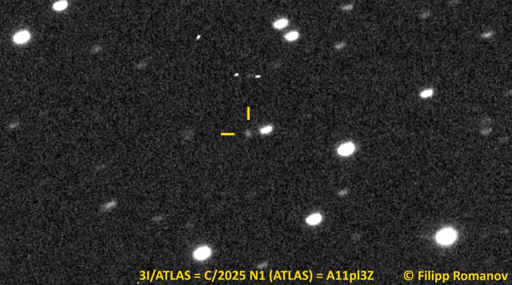Cometa interestelar 3I/ATLAS captado por telescopio sobre un fondo de estrellas