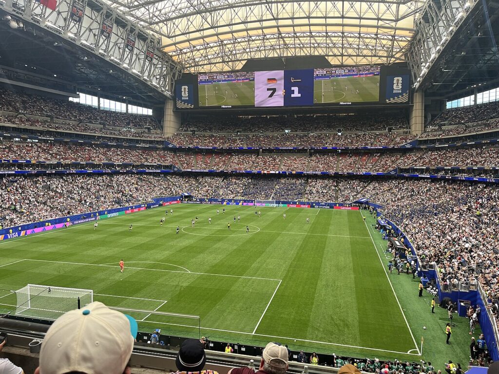 Partido del Mundial 2026 en el NRG Stadium con ambiente de Copa del Mundo