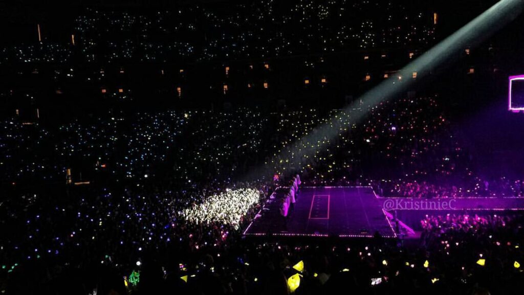 BTS durante su gira The Wings Tour en Newark en 2017
