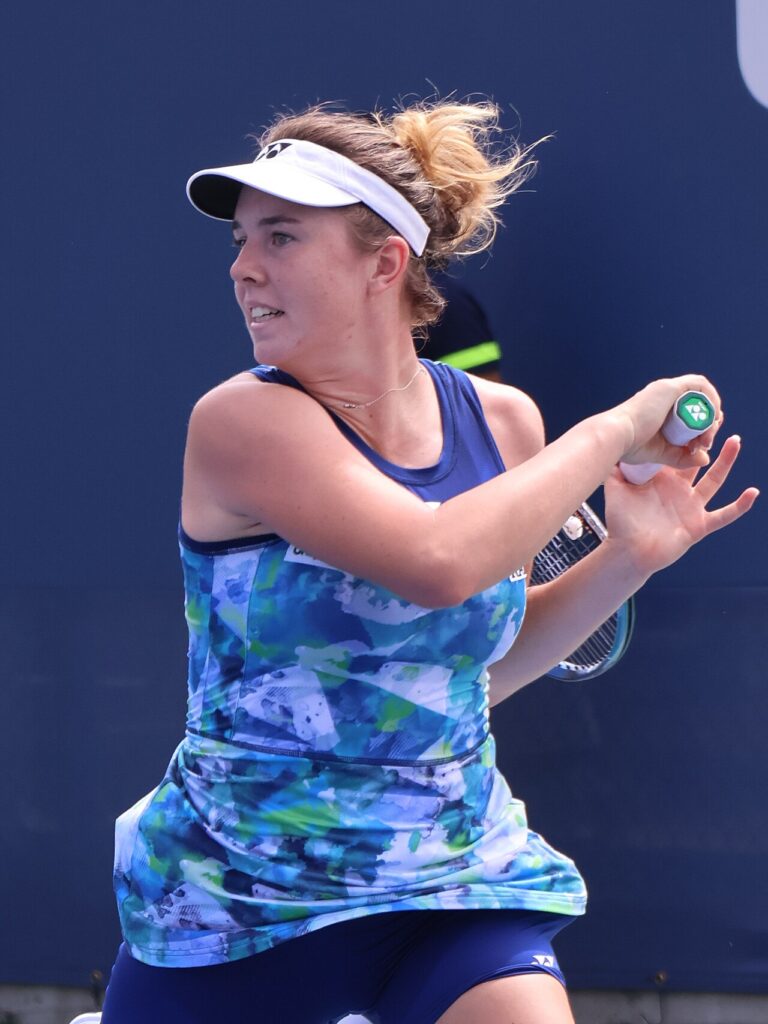 Linda Nosková durante un partido de tenis