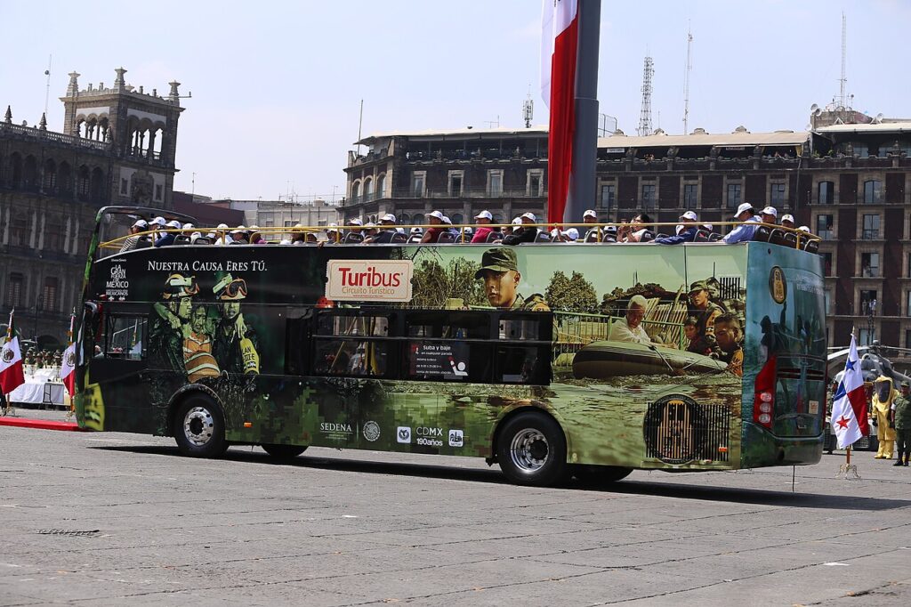 Elementos de las Fuerzas Armadas de México en un acto del Plan DN-III-E