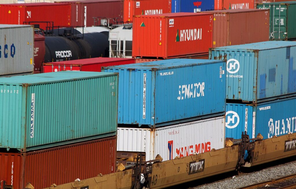 Contenedores de carga que representan el comercio internacional cubierto por el T-MEC