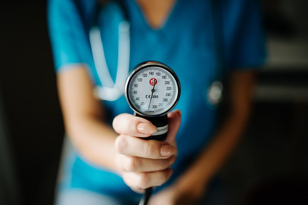 Medición de la presión arterial con un tensiómetro