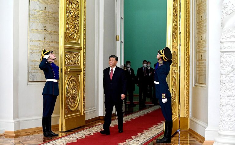 Xi Jinping asciende a dos generales y deja la cúpula militar china en solo dos miembros