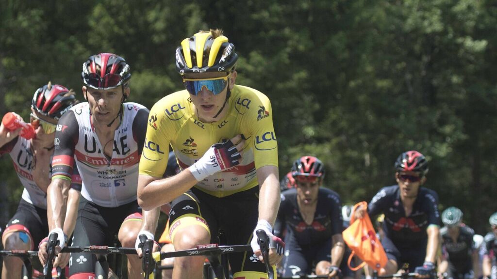 Pelotón del Tour de Francia durante una etapa de montaña
