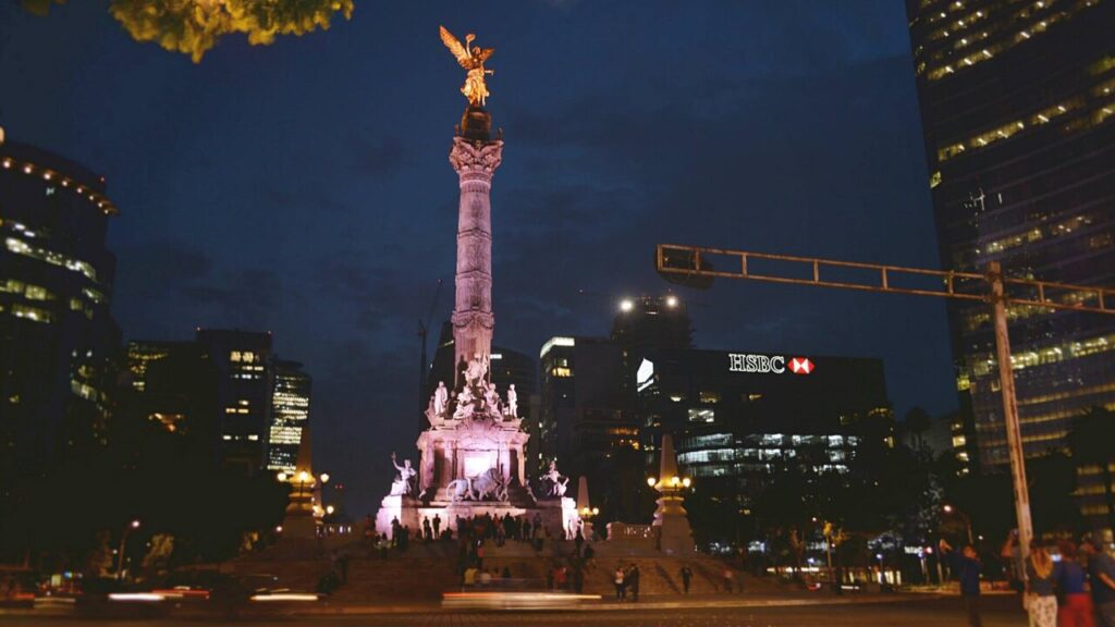 Miles de aficionados se concentraron en Paseo de la Reforma y el Ángel de la Independencia.