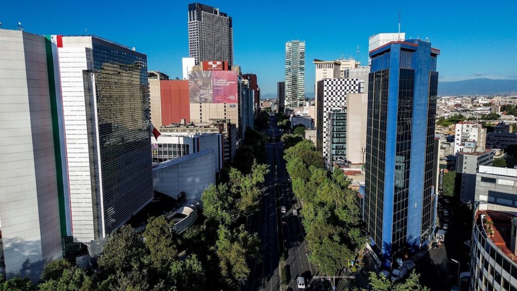 Miles de aficionados se concentraron en Paseo de la Reforma y el Ángel de la Independencia para festejar al Tricolor.