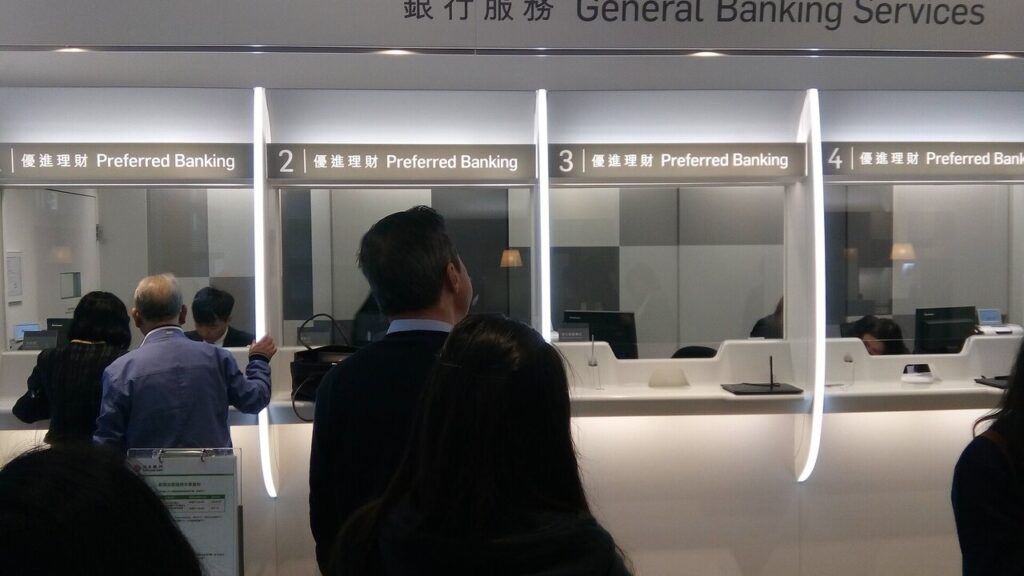 El margen financiero de la banca creció 6.1% pese a la caída de los ingresos por intereses.