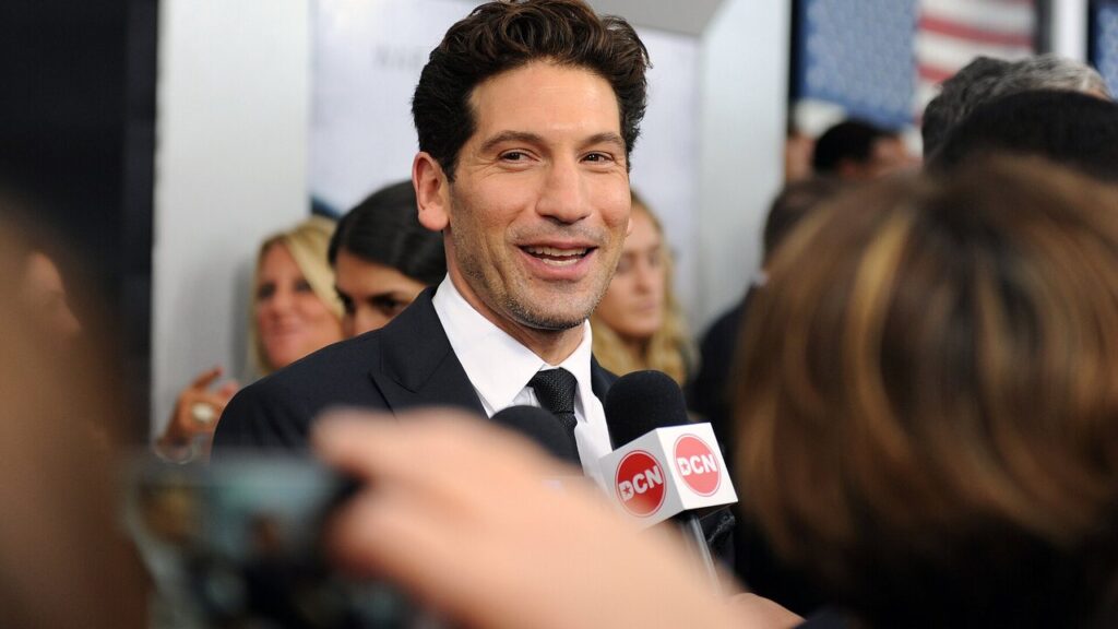 Jon Bernthal, que da vida a The Punisher, es una de las nuevas incorporaciones al reparto.