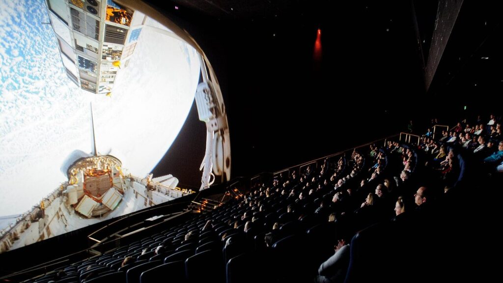 Es la primera película de ficción rodada íntegramente con cámaras IMAX de 70 mm.