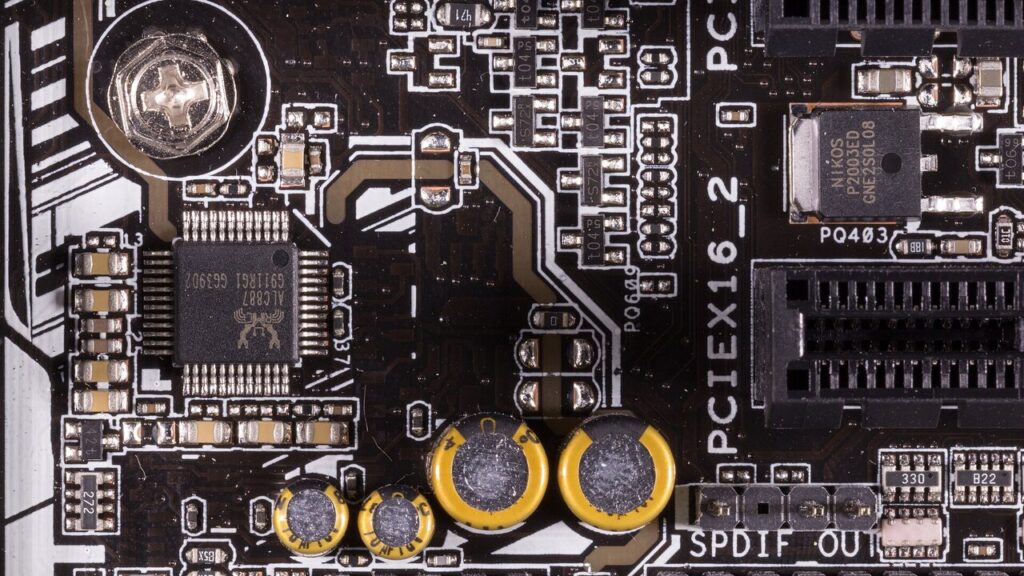 El avance aprovecha un chip semiconductor de silicio común como plataforma.