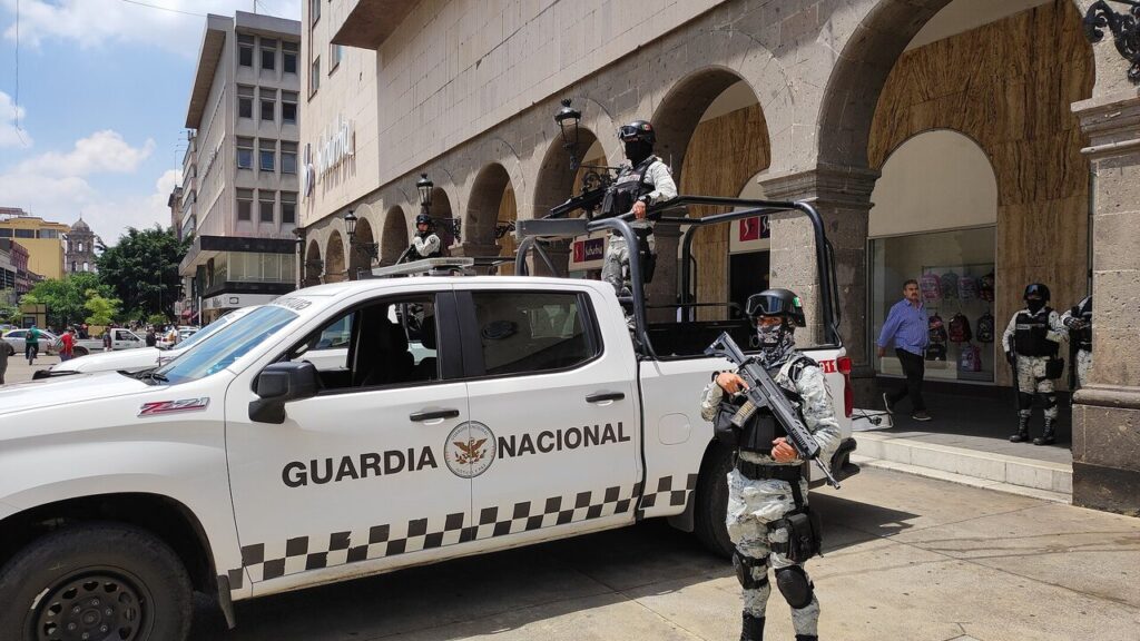 El huachicol fiscal es el contrabando de combustibles que evade impuestos.